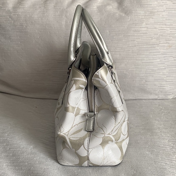 Kate Spade white & silver leather handbag - Picture 4 of 13